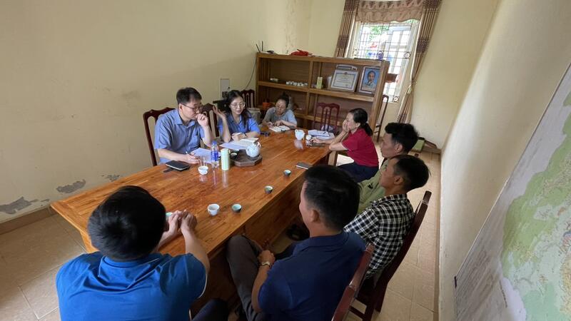 Đoàn công tác kiểm tra hiện trạng công trình, phỏng vấn người hưởng lợi đường liên thôn xã Sinh Long, huyện Na Hang