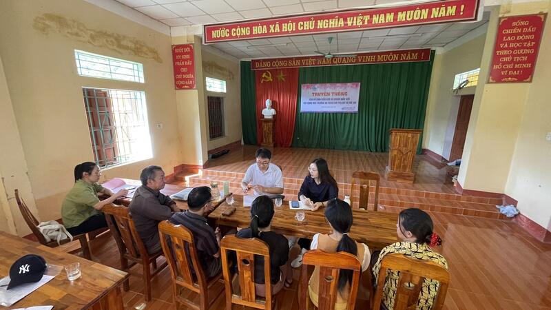 Đoàn công tác kiểm tra hiện trạng công trình đường liên thôn xã Yên Lâm, huyện Hàm Yên