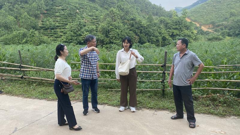 Đoàn công tác kiểm tra hiện trạng công trình đường ra khu sản xuất xã Minh Thanh và Lương Thiện, huyện Sơn Dương